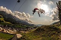 26TRIX beim Out Of Bounds Festival in Leogang
Dateiname: OOB_26Trix_Action_Darren_Berrecloth_by_Ale_Di_Lullo.jpg